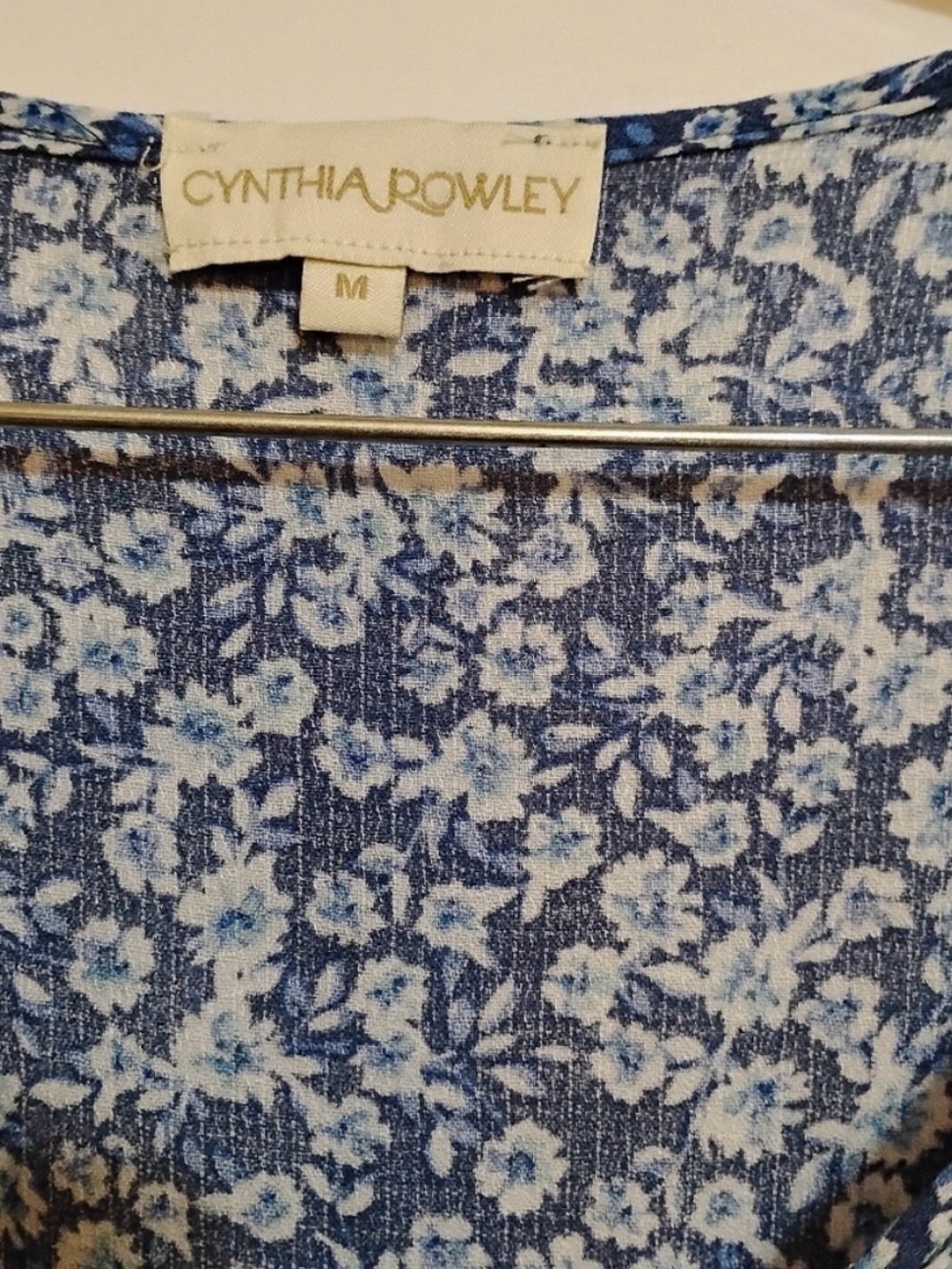 Cynthia Rowley Blue Floral V-Neck Boho Blouse Size M - Picture 4 of 9